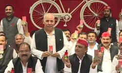 समाजवादी परफ्यूम बनाने वाले इत्र कारोबारी सपा MLC के घर आयकर छापेमारी समाजवादी परफ्यूम बनाने वाले इत्र कारोबारी सपा MLC के घर आयकर छापेमारी