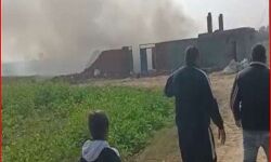 पटाखों के गोदाम में लगी आग-लोगों ने भागकर बचाई जान पटाखों के गोदाम में लगी आग-लोगों ने भागकर बचाई जान