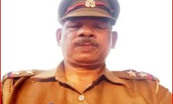 घूसखोरी के मामले में प्रेसवार्ता करने से पहले ही दारोगा सस्पेंड घूसखोरी के मामले में प्रेसवार्ता करने से पहले ही दारोगा सस्पेंड