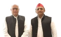 राकेश ने थामा SP का दामन- अखिलेश ने कराई जॉइनिंग राकेश ने थामा SP का दामन- अखिलेश ने कराई जॉइनिंग