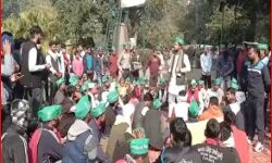 सेना भर्ती को लेकर रालोद ने काटा हंगामा-कमिश्नरी पर धरना प्रदर्शन सेना भर्ती को लेकर रालोद ने काटा हंगामा-कमिश्नरी पर धरना प्रदर्शन