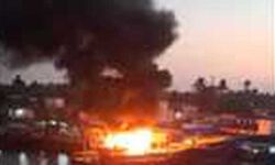 मुनंबम में भीषण आग लगने से मछली पकड़ने वाली दो नाव हुईं खाक मुनंबम में भीषण आग लगने से मछली पकड़ने वाली दो नाव हुईं खाक