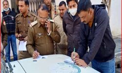 मेरठ में दिनदहाड़े पिस्टल की नोक पर ब्रेड कारोबारी से लूट मेरठ में दिनदहाड़े पिस्टल की नोक पर ब्रेड कारोबारी से लूट