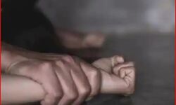 हे भगवान रिश्ते फिर हुए शर्मसार-गोद लिए भाई ने किया बहन का यह हाल हे भगवान रिश्ते फिर हुए शर्मसार-गोद लिए भाई ने किया बहन का यह हाल