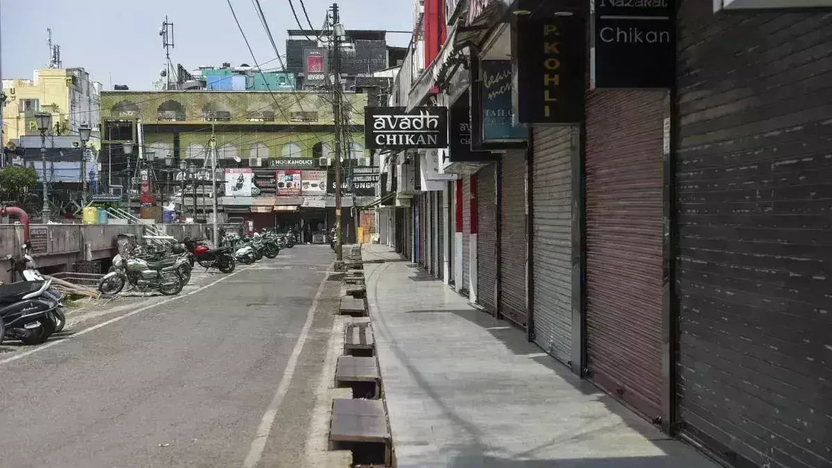 यूपी में लगेगा वीकेंड कर्फ्यू? आज शाम होगा फैसला यूपी में लगेगा वीकेंड कर्फ्यू? आज शाम होगा फैसला