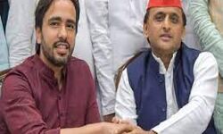 सीटों के बंटवारें के लिये अखिलेश से मिलने पहुंचे जयंत सीटों के बंटवारें के लिये अखिलेश से मिलने पहुंचे जयंत