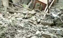 दिल्ली में घर की छत गिरने से दो मरे, अन्य दो घायल दिल्ली में घर की छत गिरने से दो मरे, अन्य दो घायल