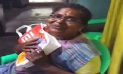 बेटे से गिफ्ट पाकर मां ने दिया बेशकीमती रिएक्शन- वीडियो वायरल बेटे से गिफ्ट पाकर मां ने दिया बेशकीमती रिएक्शन- वीडियो वायरल