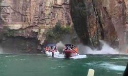 चट्टान गिरने से छह की मौत, 32 घायल