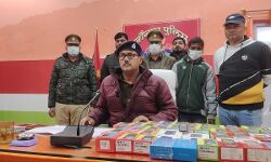 46 मोबाइलों संग अवैध असलहे बरामद कर आरोपियों को धर दबोचा