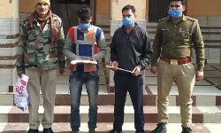 पुलिस ने आरोपियों को अरेस्ट कर बरामद किया अवैध असलहा पुलिस ने आरोपियों को अरेस्ट कर बरामद किया अवैध असलहा