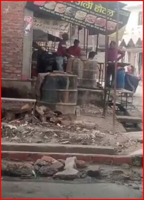 कई स्थानों के बाद अब लखनऊ में भी बनती मिली थूक लगी रोटी-वीडियो वायरल कई स्थानों के बाद अब लखनऊ में भी बनती मिली थूक लगी रोटी-वीडियो वायरल