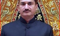 गजब-घूस लेते हुए पकड़े गए अफसर को बनाया मंत्री का असिस्टेंट