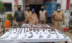 सरकारी खंडहर में चल रहा मौत का सामान बनाने का कारखाना बरामद सरकारी खंडहर में चल रहा मौत का सामान बनाने का कारखाना बरामद