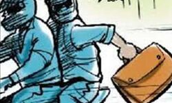 दुकान बंदकर घर जा रहे सराफा व्यापारी से लूट दुकान बंदकर घर जा रहे सराफा व्यापारी से लूट