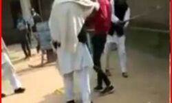 युवक ने छेड़ी पड़ोसन-पंचायत ने दे दी ऐसी सजा-वीडियो वायरल