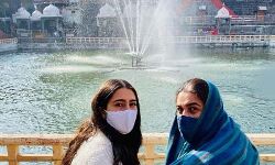 महाकाल के दर्शन कर सोशल मीडिया पर छाई मां बेटी एक्ट्रेस-बोले फैंस महाकाल के दर्शन कर सोशल मीडिया पर छाई मां बेटी एक्ट्रेस-बोले फैंस