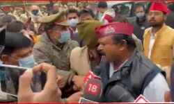 टिकट नहीं मिलने से नाराज नेता ने छिड़का पेट्रोल-आत्मदाह की कोशिश टिकट नहीं मिलने से नाराज नेता ने छिड़का पेट्रोल-आत्मदाह की कोशिश