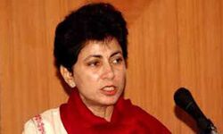 खाद के लिए कड़ाके की ठंड में लाइनों में लगने को मजबूर किसान: कुमारी सैलजा खाद के लिए कड़ाके की ठंड में लाइनों में लगने को मजबूर किसान: कुमारी सैलजा