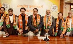 यूपी में पूर्व सपा विधायक ने थामा भाजपा का दामन यूपी में पूर्व सपा विधायक ने थामा भाजपा का दामन