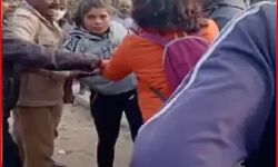 थमा रास्ता-हुई फाइटिंग-हनक दिखाने को महिला सिपाहियों की ढिशुम ढिशुम थमा रास्ता-हुई फाइटिंग-हनक दिखाने को महिला सिपाहियों की ढिशुम ढिशुम