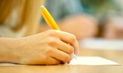 कॉलेज की परीक्षा ऑफलाइन कराने पर ही विचार कर रही सरकार कॉलेज की परीक्षा ऑफलाइन कराने पर ही विचार कर रही सरकार