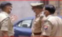 बिना मास्क दारोगा ने रोकी स्कूटी तो युवकों ने किया ऐसा हाल बिना मास्क दारोगा ने रोकी स्कूटी तो युवकों ने किया ऐसा हाल