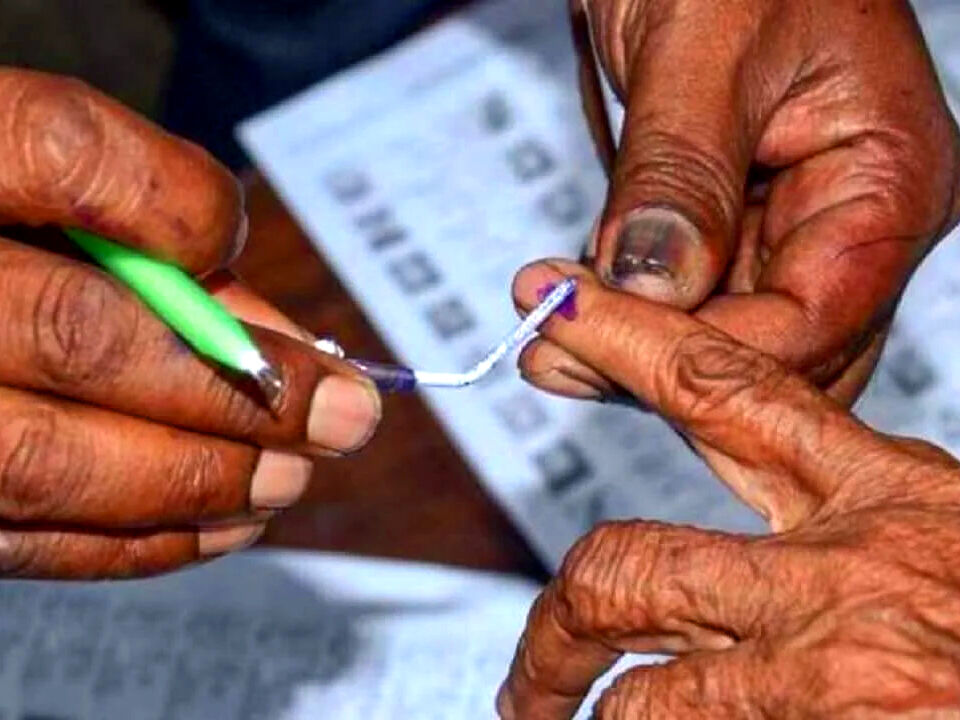 पांच राज्यों में हो रहे चुनाव के बीच BJP को नगर पंचायत इलेक्शन में झटका