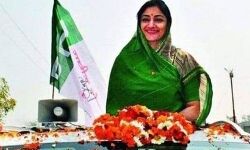 चारु का ट्वीट- बड़े चौधरी जी के बिना पहला चुनाव - साथ की जरूरत है हमें चारु का ट्वीट- बड़े चौधरी जी के बिना पहला चुनाव - साथ की जरूरत है हमें