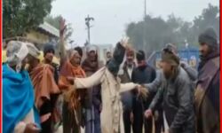 भाजपा द्वारा टिकट दिए जाने से नाराज लोगों ने एमएलए का पुतला फूंका भाजपा द्वारा टिकट दिए जाने से नाराज लोगों ने एमएलए का पुतला फूंका