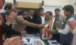 भगवा चोला उतारकर इस पूर्व मंत्री ने थामा कांग्रेस का हाथ भगवा चोला उतारकर इस पूर्व मंत्री ने थामा कांग्रेस का हाथ