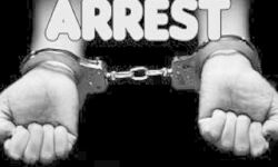 परीक्षा देते पकड़े गए मुन्नाभाई व सहयोगी- सॉल्वर गैंग की तलाश में पुलिस