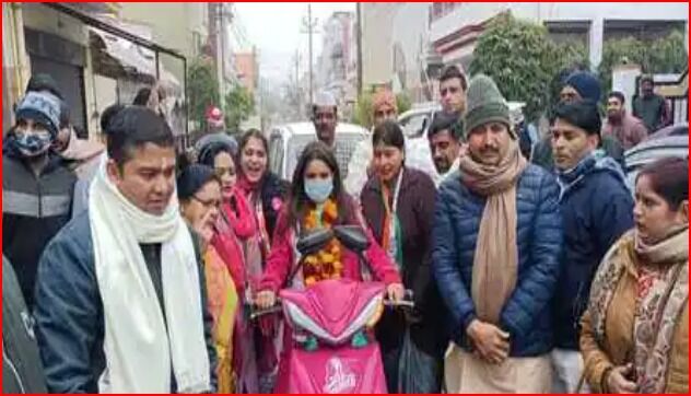 हेलीकॉप्टर से नहीं मिली अनुमति तो अब कांग्रेस प्रत्याशी ऐसे करेगी प्रचार हेलीकॉप्टर से नहीं मिली अनुमति तो अब कांग्रेस प्रत्याशी ऐसे करेगी प्रचार