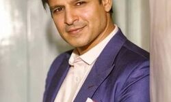 विवेक ओबेरॉय ने शेयर किया वर्सेज ऑफ वॉर का ट्रेलर विवेक ओबेरॉय ने शेयर किया वर्सेज ऑफ वॉर का ट्रेलर