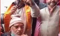 BJP MLA बोले विरोधियों को लाठी-डंडों व चप्पलों से मारो BJP MLA बोले विरोधियों को लाठी-डंडों व चप्पलों से मारो