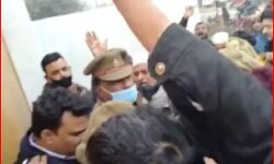 टिकट कटने की खबर पर घेरी सांसद की कोठी-नारेबाजी कर काटा बवाल टिकट कटने की खबर पर घेरी सांसद की कोठी-नारेबाजी कर काटा बवाल