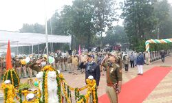 DM ने किया ध्वजारोहण - गुडवर्क करने वाले पुलिसकर्मी हुए सम्मानित DM ने किया ध्वजारोहण - गुडवर्क करने वाले पुलिसकर्मी हुए सम्मानित