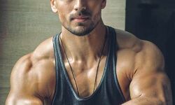 गणतंत्र दिवस के अवसर पर टाइगर श्रॉफ का नया गाना वंदे मातरम रिलीज