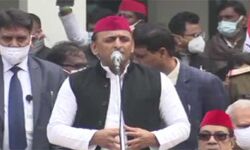 अनुशासन से शासन के सिद्धांत से करेंगे असामाजिक तत्वों पर काबू : अखिलेश