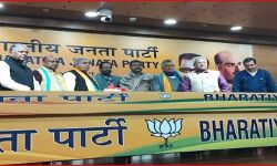 अखिलेश को एक और बडा झटका-पूर्व मंत्री ने थामा बीजेपी का दामन