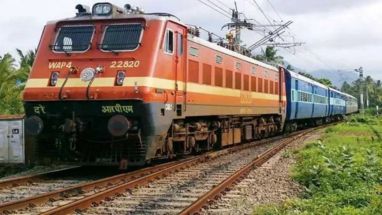 केरल में मालगाड़ी बेपटरी: पांच ट्रेनें रद्द