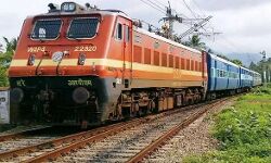 केरल में मालगाड़ी बेपटरी: पांच ट्रेनें रद्द केरल में मालगाड़ी बेपटरी: पांच ट्रेनें रद्द