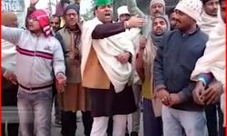 नौकरी को लेकर बवाल-छात्रों के समर्थन में सात दल सड़क पर-रोकी रेल नौकरी को लेकर बवाल-छात्रों के समर्थन में सात दल सड़क पर-रोकी रेल