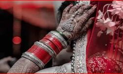 स्टेज पर दूल्हे ने की ऐसी हरकत-दुल्हन का चढ़ा पारा और फिर.. स्टेज पर दूल्हे ने की ऐसी हरकत-दुल्हन का चढ़ा पारा और फिर..