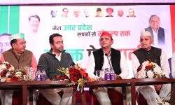 अखिलेश ने की घोषणा- यहां पर बनेगा किसानों का शहीद स्मारक अखिलेश ने की घोषणा- यहां पर बनेगा किसानों का शहीद स्मारक