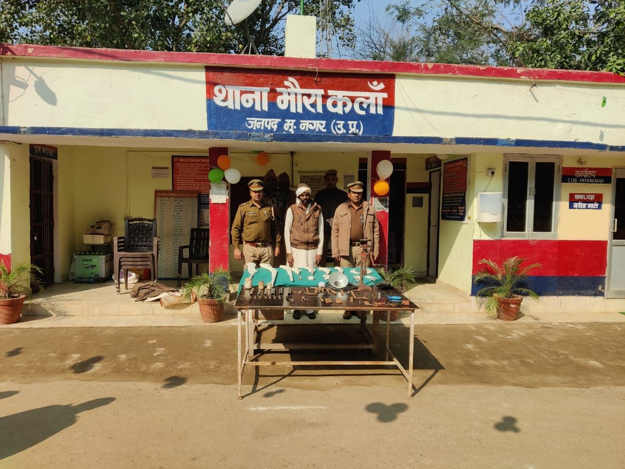 एक्टिव मोड में पुलिस- बने-अधबने शस्त्र किये बरामद