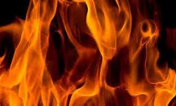 आग लगने से जिंदा जले तीन लोग- घायल की हालत नाजुक आग लगने से जिंदा जले तीन लोग- घायल की हालत नाजुक