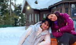 अभिनेत्री ने इब्राहिम के साथ कश्मीर में लिया बर्फबारी का मजा