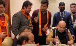 समाजसेवी सतीश गोयल के आवास पर अमित शाह ने किया लंच समाजसेवी सतीश गोयल के आवास पर अमित शाह ने किया लंच