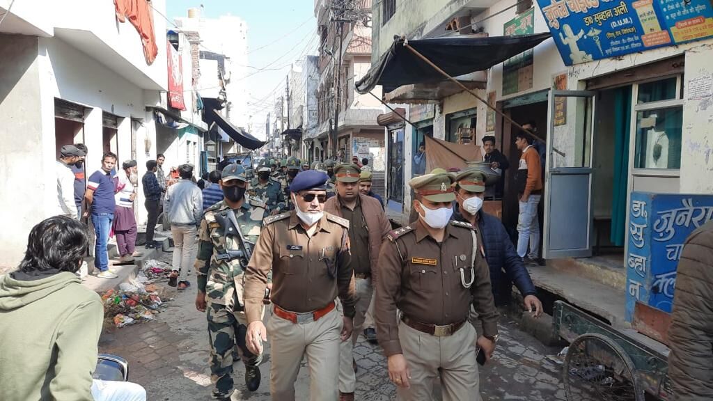 केन्द्रीय पुलिस बल के साथ सीओ सिटी ने किया फ्लैग मार्च- दिए निर्देश